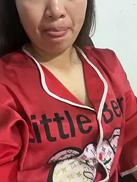 Snapshot of Nhung584 chatting on 10-26-25, 01:06 Nhung584 online show from 10-26-25, 01:06