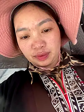 Snapshot of Nhung584 chatting on 10-27-25, 05:33 Nhung584 online show from 10-27-25, 05:33