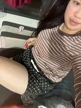 Snapshot of Nhung584 chatting on 10-30-25, 02:29 Nhung584 online show from 10-30-25, 02:29