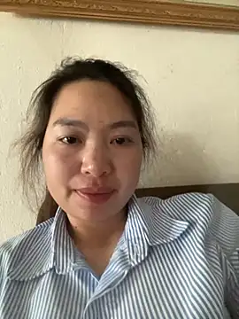 Snapshot of Nhung584 chatting on 10-31-25, 08:15 Nhung584 online show from 10-31-25, 08:15