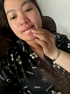 Snapshot of Nhung584 chatting on 11-08-25, 08:14 Nhung584 online show from 11-08-25, 08:14