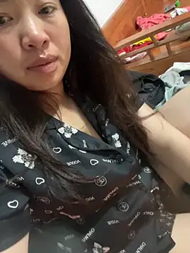 Snapshot of Nhung584 chatting on 11-15-25, 12:56 Nhung584 online show from 11-15-25, 12:56