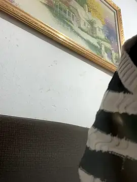 Snapshot of Nhung584 chatting on 11-21-25, 12:37 Nhung584 online show from 11-21-25, 12:37