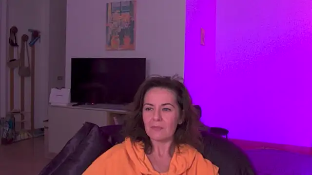 Witch in Silk online show from 10-17-25, 01:20