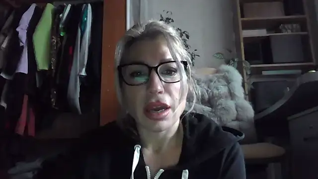 fox red lady7 online show from 11-17-25, 10:21