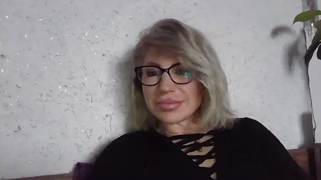 fox red lady7 online show from 04-17-26, 06:49