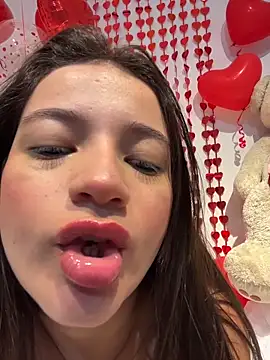 LUNAA    online show from 02-11-26, 03:44