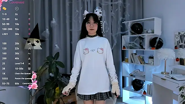 UdelaDodson online show from 10-31-25, 01:06