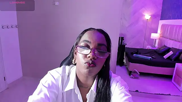 ReinaMiah online show from 11-09-25, 04:22