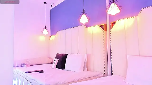 ReinaMiah online show from 11-16-25, 04:18