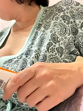 Kiravix online show from 10-25-25, 06:24