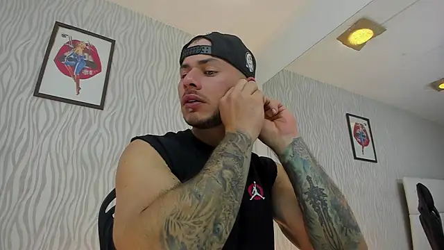 Snapshot of dylan_jacobx chatting on 09-20-25, 03:18 dylan jacobx online show from 09-20-25, 03:18