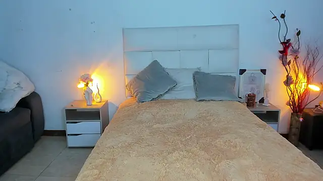 hannahdvil1 online show from 11-11-25, 11:43