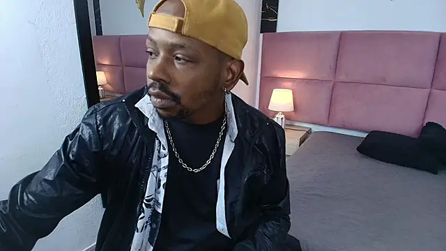 Snapshot of muller_asher chatting on 10-17-25, 08:00 muller asher online show from 10-17-25, 08:00