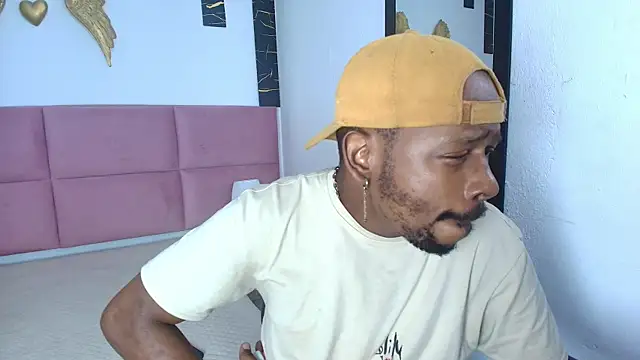 Snapshot of muller_asher chatting on 10-31-25, 09:05 muller asher online show from 10-31-25, 09:05