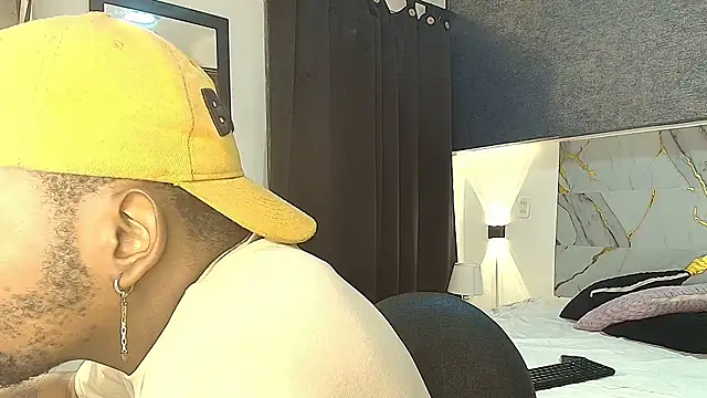 Snapshot of muller_asher chatting on 11-06-25, 02:56 muller asher online show from 11-06-25, 02:56