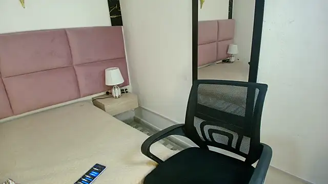 Snapshot of muller_asher chatting on 11-15-25, 03:26 muller asher online show from 11-15-25, 03:26