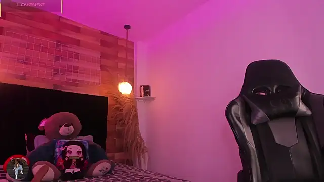 Snapshot of Emily_brown04 chatting on 03-26-26, 12:00 Emily brown04 online show from 03-26-26, 12:00