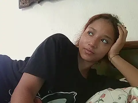 Snapshot of Natzury chatting on 11-22-25, 03:33 Natzury online show from 11-22-25, 03:33