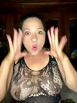 Snapshot of sabrossa chatting on 12-19-25, 03:57 sabrossa online show from 12-19-25, 03:57