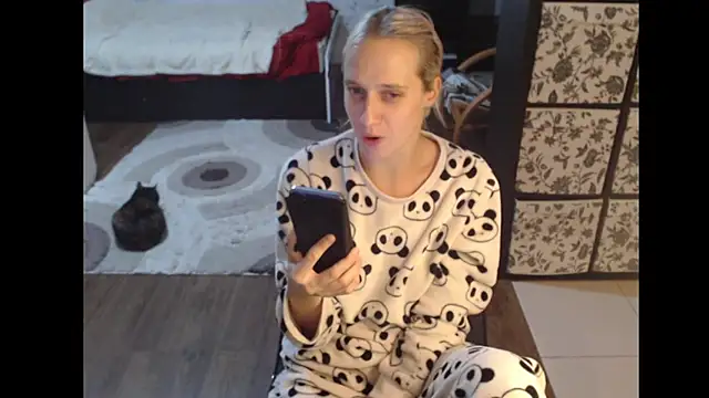 Snapshot of Ur_SweetLuckyGirl777 chatting on 09-23-25, 06:00 Ur SweetLuckyGirl777 online show from 09-23-25, 06:00