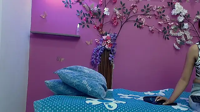 skinnybarbie022 online show from 12-04-25, 12:09