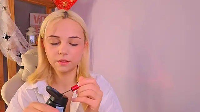 Charlotte Colinss online show from 10-25-25, 03:47