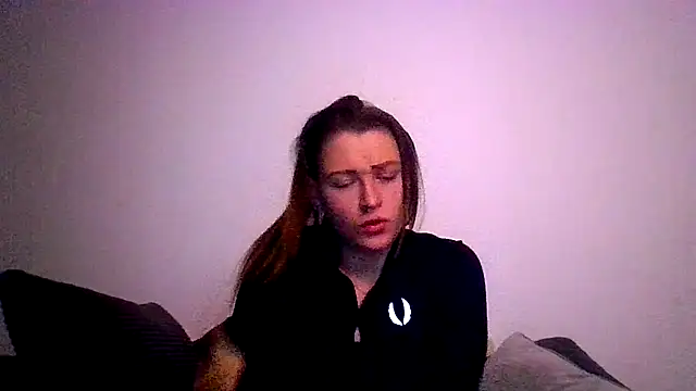 Snapshot of RUBY-ROSE-SWINGS chatting on 10-25-25, 06:32 RUBY-ROSE-SWINGS online show from 10-25-25, 06:32