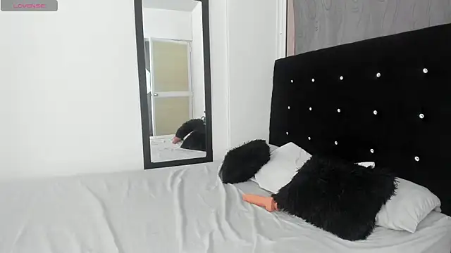 NicoleFletcher online show from 10-26-25, 07:09