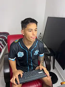 Alex mojica online show from 02-08-26, 07:01