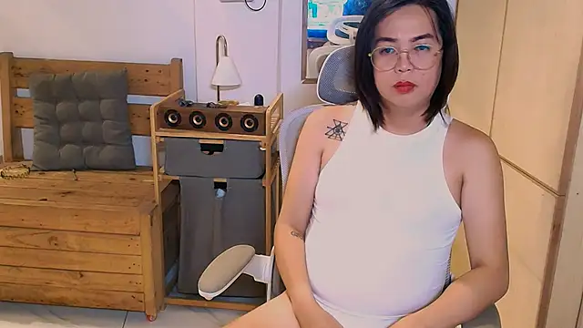 Snapshot of moriliciousxxx chatting on 09-16-25, 12:11 moriliciousxxx online show from 09-16-25, 12:11