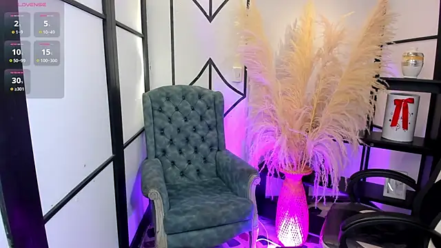 NahomiRichards  online show from 02-25-26, 04:22