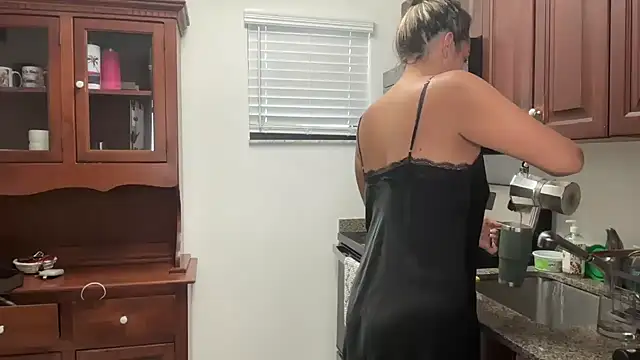 prettyykitty22 online show from 11-03-25, 02:18