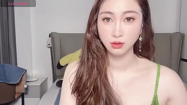 wuyueaini online show from 10-15-25, 06:02