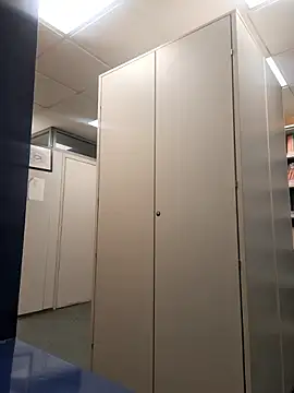 Snapshot of monella821 chatting on 11-27-25, 04:31 monella821 online show from 11-27-25, 04:31