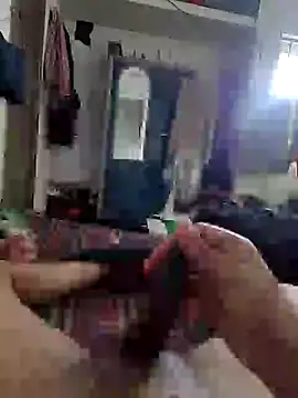 Snapshot of hotbull30 chatting on 10-15-25, 10:15 hotbull30 online show from 10-15-25, 10:15
