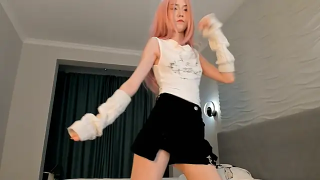 Snapshot of kawai_mai chatting on 11-17-25, 04:13 kawai mai online show from 11-17-25, 04:13