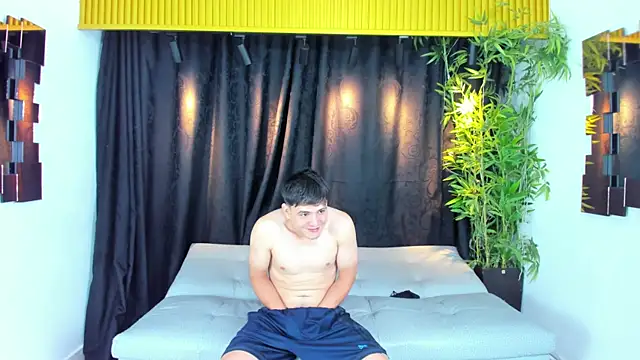 Snapshot of golden_girl_house chatting on 10-25-25, 08:25 golden girl house online show from 10-25-25, 08:25