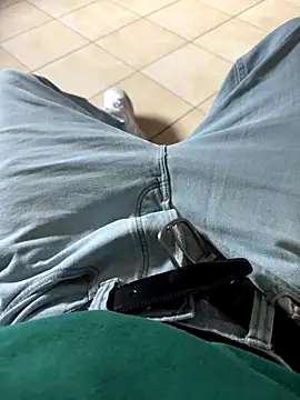 Manu97k online show from 10-13-25, 03:01