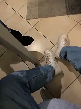 Manu97k online show from 10-24-25, 05:20