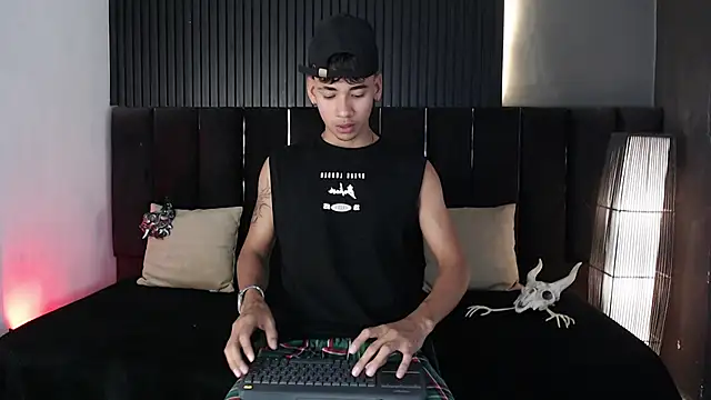 Snapshot of Dominic_ghost chatting on 10-14-25, 08:31 Dominic ghost online show from 10-14-25, 08:31