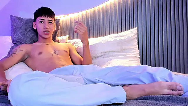 Snapshot of Dominic_ghost chatting on 11-08-25, 02:56 Dominic ghost online show from 11-08-25, 02:56