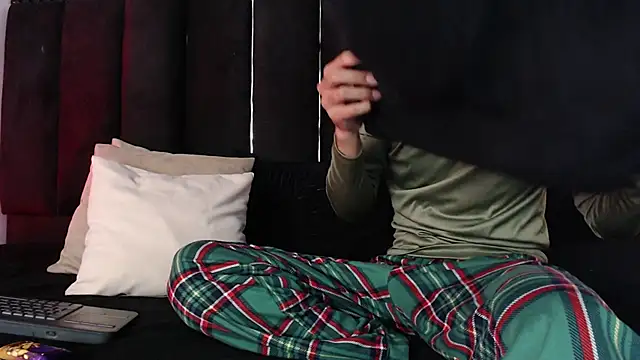 Snapshot of Dominic_ghost chatting on 11-08-25, 08:40 Dominic ghost online show from 11-08-25, 08:40