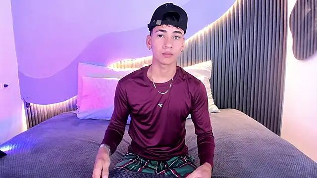 Snapshot of Dominic_ghost chatting on 11-10-25, 01:04 Dominic ghost online show from 11-10-25, 01:04