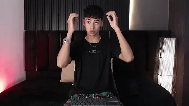 Snapshot of Dominic_ghost chatting on 11-13-25, 03:38 Dominic ghost online show from 11-13-25, 03:38