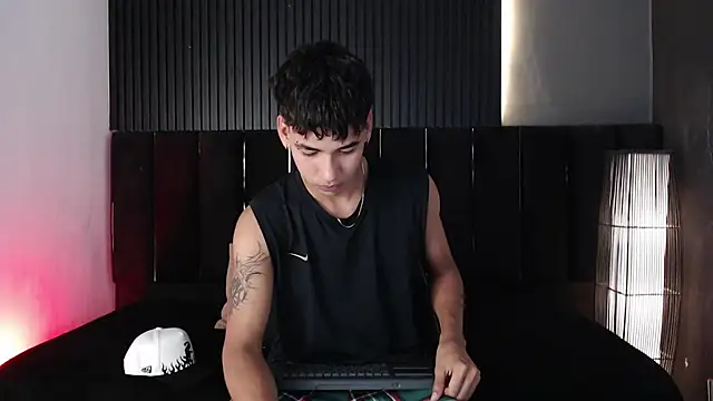 Snapshot of Dominic_ghost chatting on 12-18-25, 12:06 Dominic ghost online show from 12-18-25, 12:06