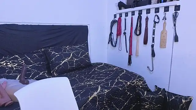 elowen halley1 online show from 11-08-25, 09:57