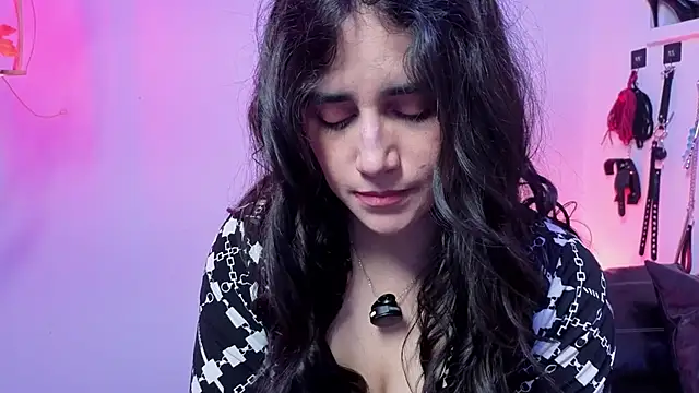 elowen halley1 online show from 02-17-26, 08:26