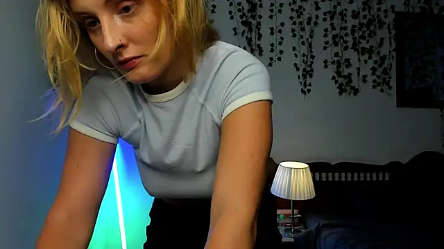 Ariana Spring online show from 10-25-25, 03:47