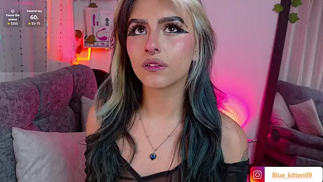 blue kitten online show from 11-29-25, 04:37